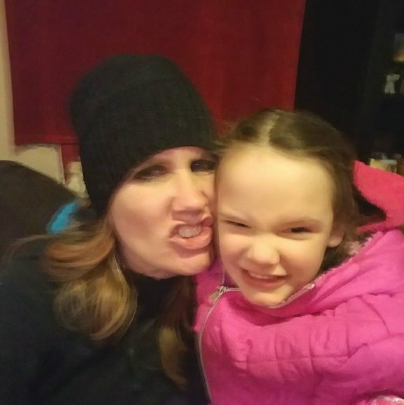 Meet your Posher, Jennifer - Picture 2 of 4